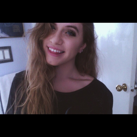 Meet your Posher, Olivia - Picture 1 of 1